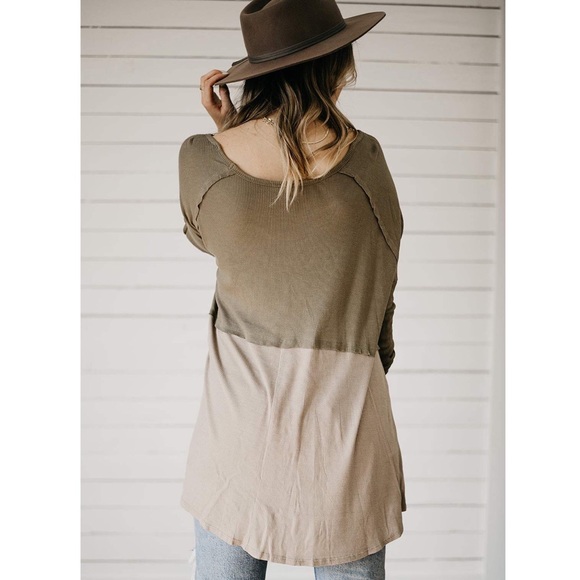 Colorblock Long Sleeve Top - Picture 2 of 3